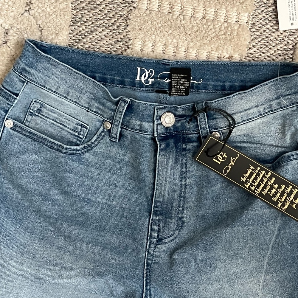 NWTS DG2 by Diane Gilman Any 3/$28 w/$4.99 ship  Floral Embroidered Cropped Jean - Picture 12 of 15